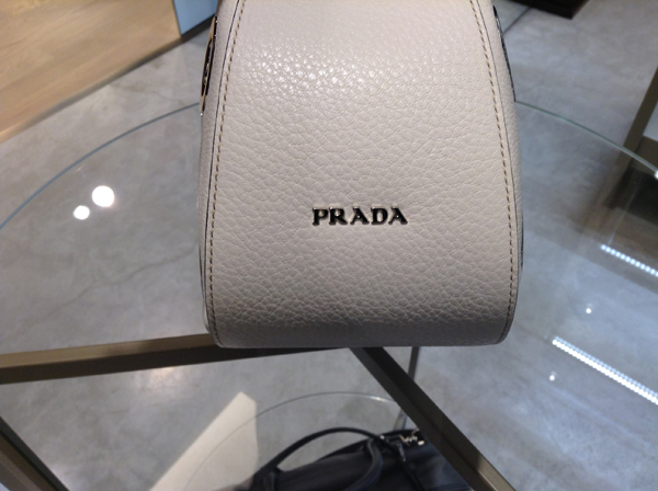 プラダ コピー ☆PRADA Calf Leather Bag with Small Leather Pouch 1BA027 2BBE V CVO F0K74 / TALCO